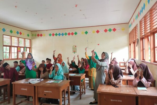 Penyuluhan dan Pendistribusian Tablet Tambah Darah (TTD) ke Remaja Putri SMA N 2 Sungai Limau